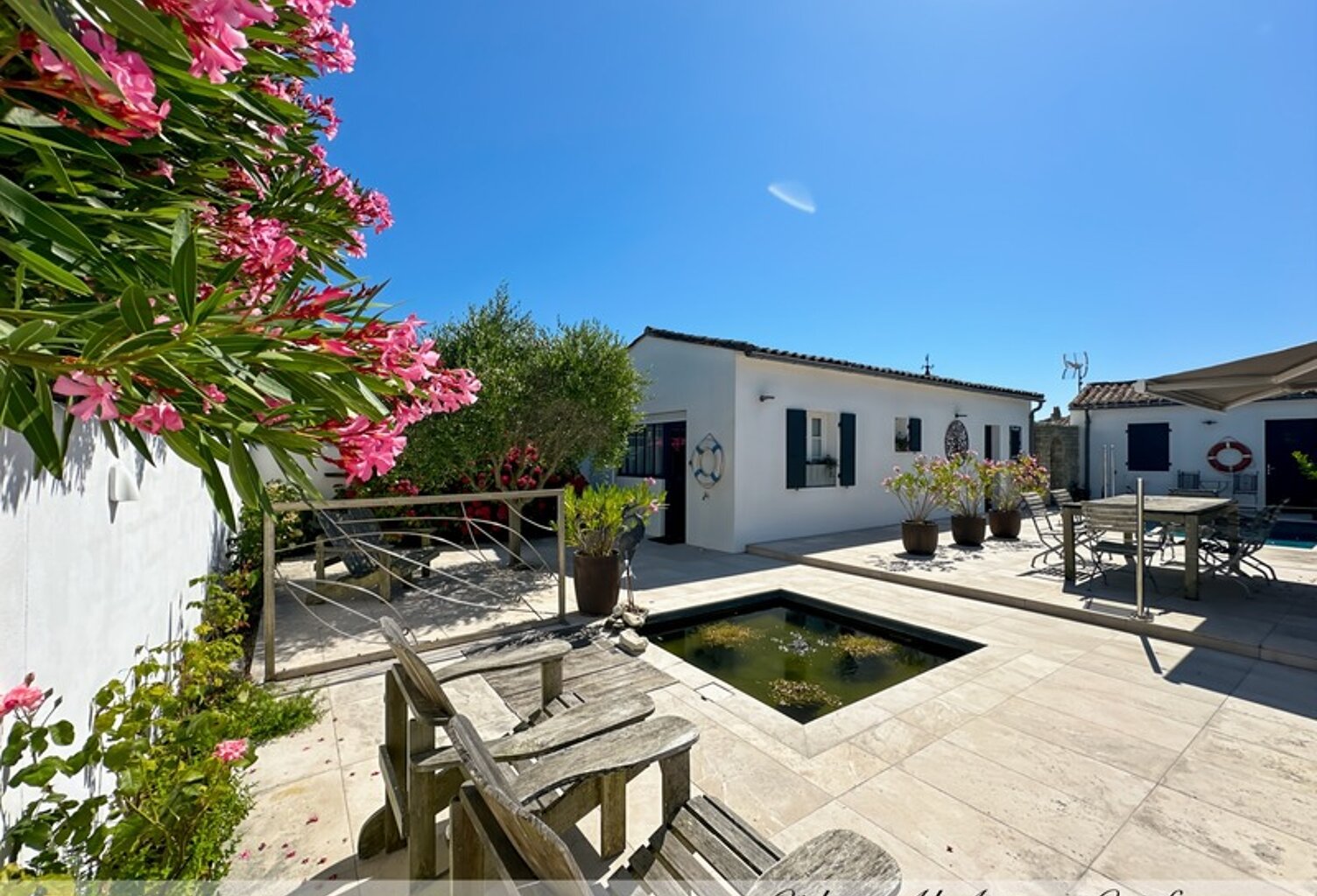 Villa à vendre de 138m2 à Sainte-Marie-de-Ré, 5 pièces, piscine, stationnements — photo 1