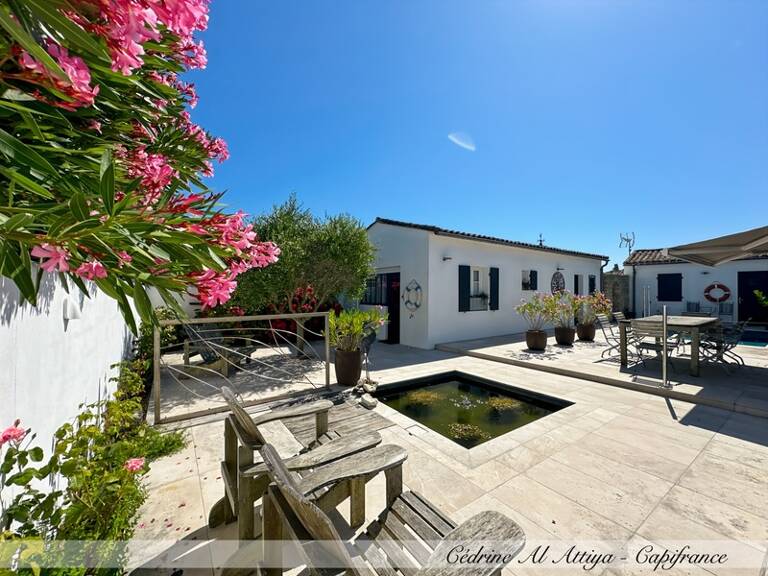 Villa à vendre de 138m2 à Sainte-Marie-de-Ré, 5 pièces, piscine, stationnements — photo 1