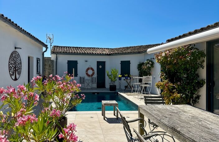 Villa à vendre de 138m2 à Sainte-Marie-de-Ré, 5 pièces, piscine, stationnements — photo 2