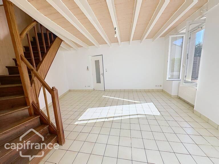 Volume et Potentiel : A vendre … Un grand atelier Indépendant et une maison 4 pièces - THOUARS (79) — photo 1