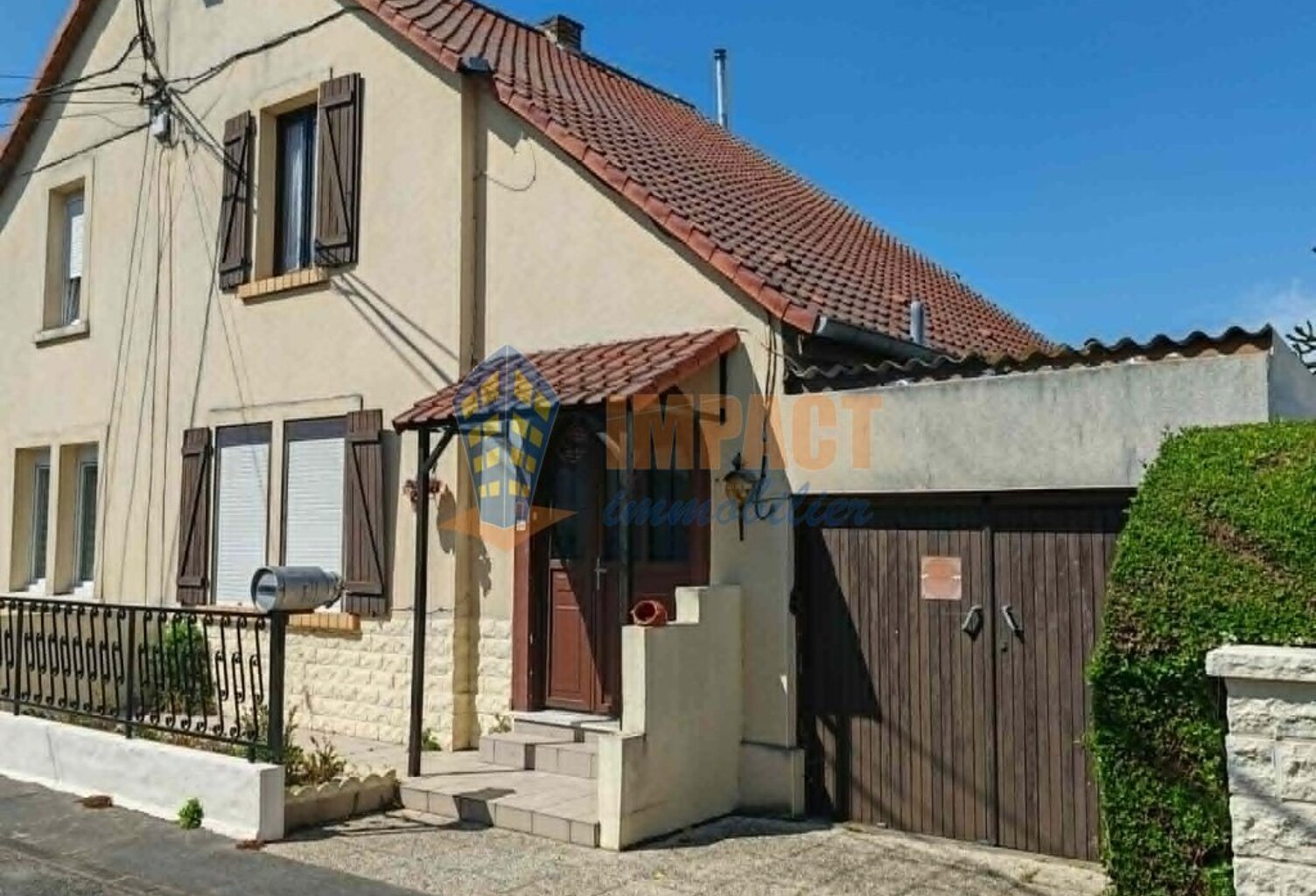 EXCLUSIVITE: Maison semi mitoyenne en semi plain pied, 3 chambres avec garage et jardin — photo 1