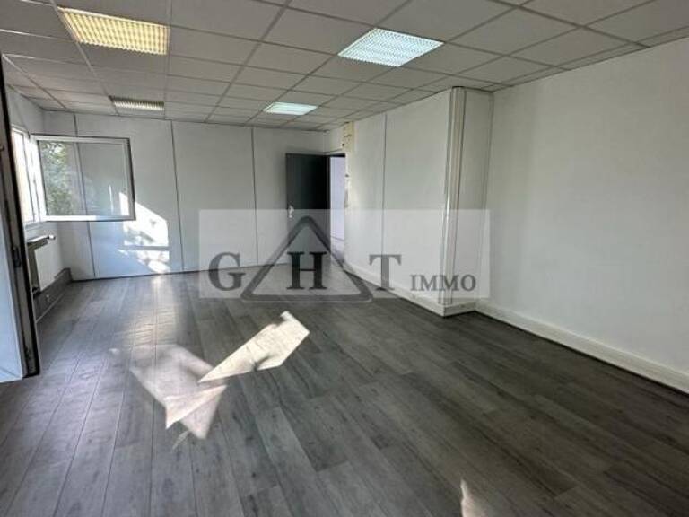 BUREAU 60 M² Á LOUER — photo 1