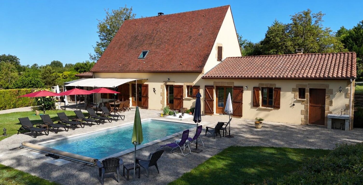 Ensemble contemporain avec maison principale, gîte indépendant, piscine chauffée et vaste terrain — photo 1