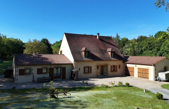 Ensemble contemporain avec maison principale, gîte indépendant, piscine chauffée et vaste terrain — photo 2