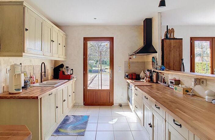 Ensemble contemporain avec maison principale, gîte indépendant, piscine chauffée et vaste terrain — photo 4
