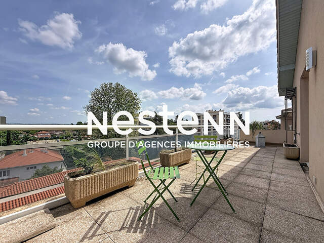 Grand Appartement T2 avec une chambre, grande terrasse en dernier étage avec Piscine - 69500 BRON — photo du bien