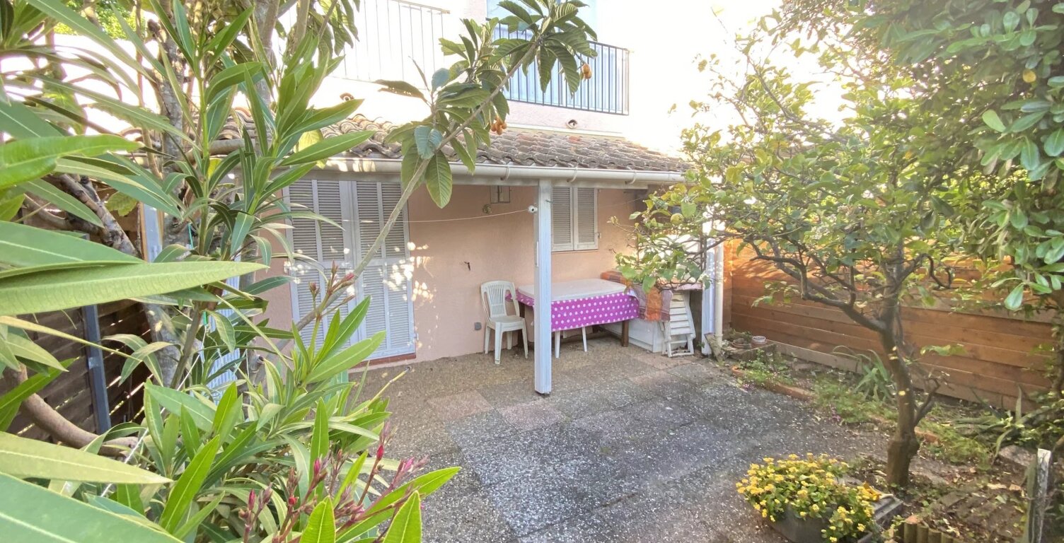 QUARTIER DU PORT 2 PIECES CABINE AVEC JARDIN ET TERRASSE — photo 1