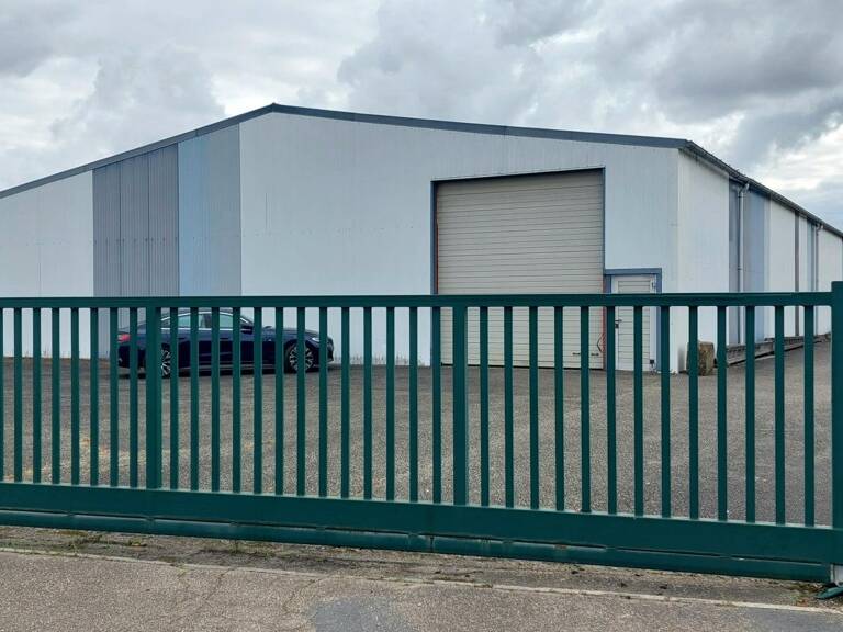 Local artisanal, commercial ou dépôt de 387.7 m² — photo 1