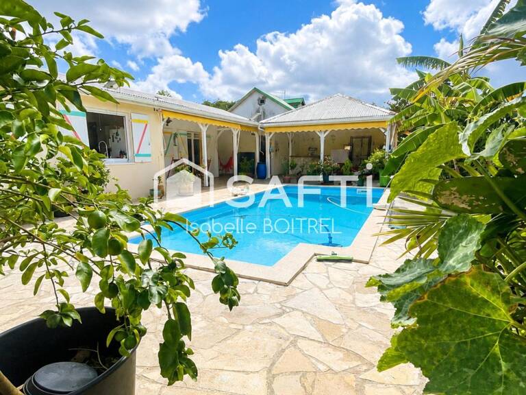 VILLA AVEC PISCINE ET GRANDS ESPACES EXTERIEURS. — photo 1