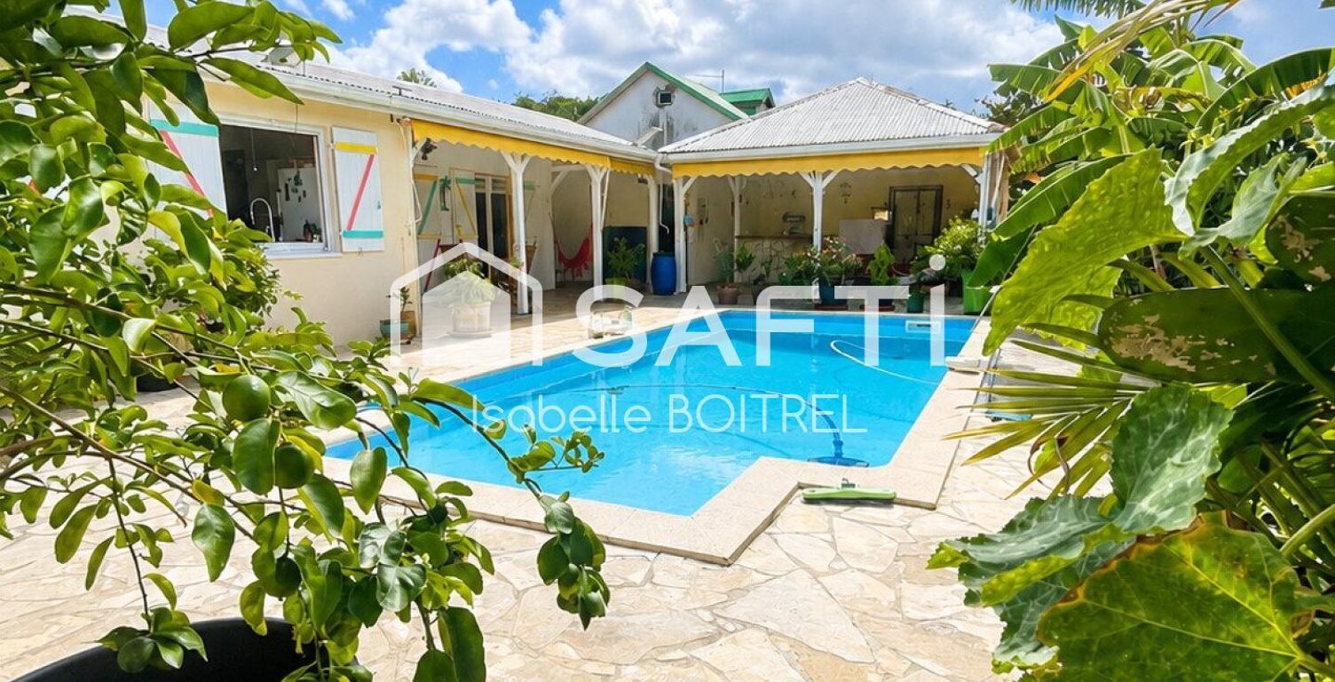 VILLA AVEC PISCINE ET GRANDS ESPACES EXTERIEURS. — photo 1