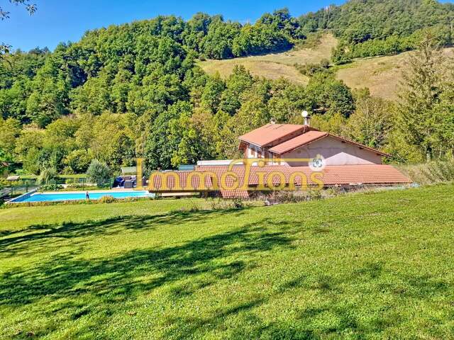 VATILIEU – PROPRIÉTÉ DE CARACTÈRE RÉNOVÉE – 230 m² – 1,5 HA DE PRAIRIE – PISCINE – ÉCURIE — photo du bien