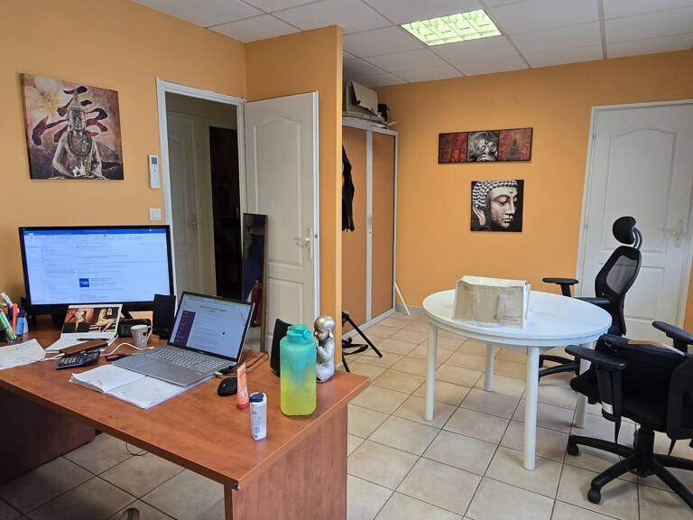 à louer local professionnel de 70 m2 situé au Tannes Basses — photo 1