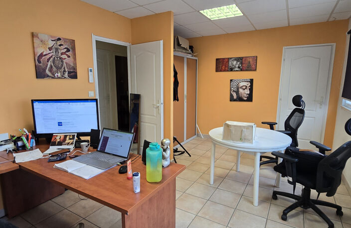 à louer local professionnel de 70 m2 situé au Tannes Basses — photo 2