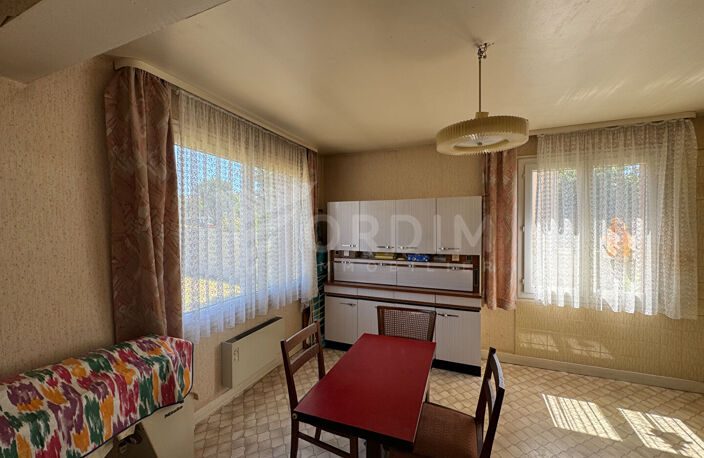 COSNE SUR LOIRE, maison ancienne offrant 6 chambres, bureau sur son terrain de 976 m². — photo 3