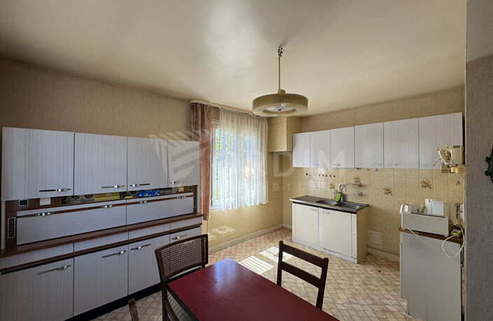COSNE SUR LOIRE, maison ancienne offrant 6 chambres, bureau sur son terrain de 976 m². — photo 4