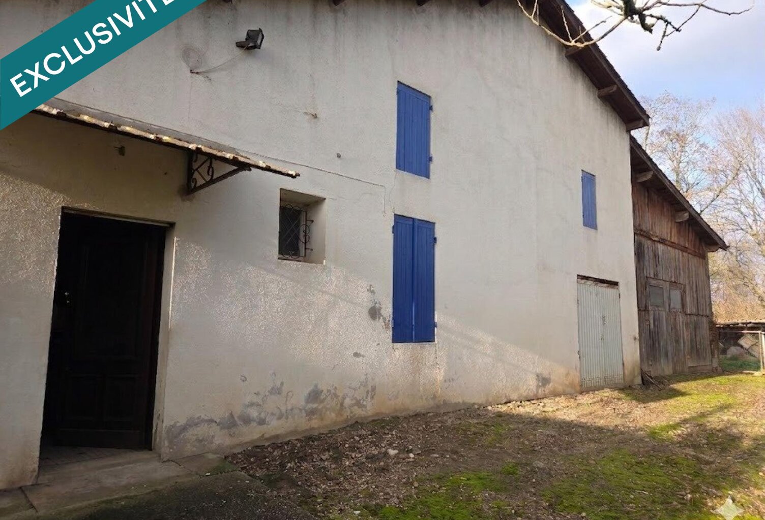 A Tonneins, maison de 110 m² environ ancienne avec fort potentiel, travaux à prévoir. Combles aménageables avec grande hauteur sous plafond. garage, chai, terrain de 14 989 m² — photo 1