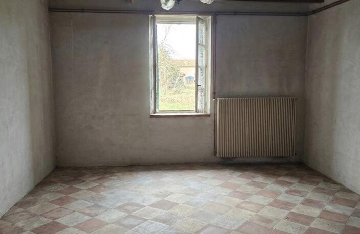 A Tonneins, maison de 110 m² environ ancienne avec fort potentiel, travaux à prévoir. Combles aménageables avec grande hauteur sous plafond. garage, chai, terrain de 14 989 m² — photo 5
