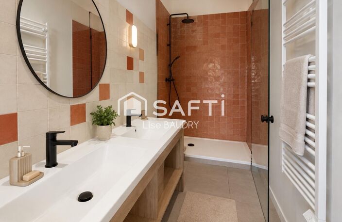 DUPLEX LUMINEUX AU COEUR DE FONTENAY-LE-COMTE — photo 4