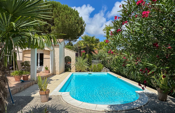 SAINT PALAIS SUR MER - villa avec piscine et jardin paysager — photo 3