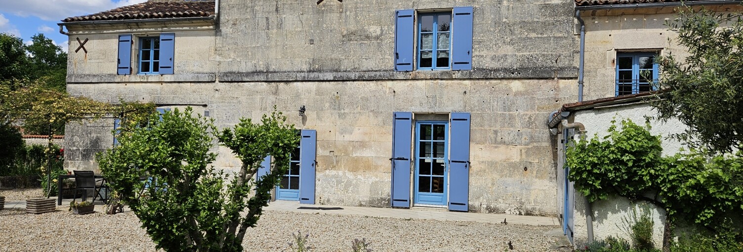 Maison 8 Pièces 201 m² à vendre à Saint-Même-les-Carrières (16720)