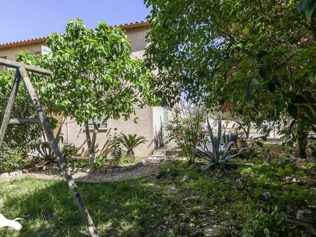 Villa de 8 pièces principales — photo du bien
