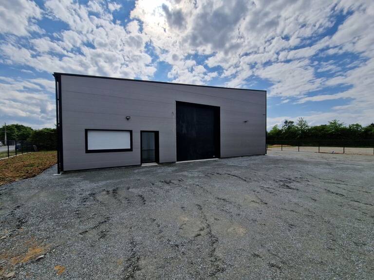 Bâtiment artisanal de 320m² à louer à La Pommeraye — photo 1