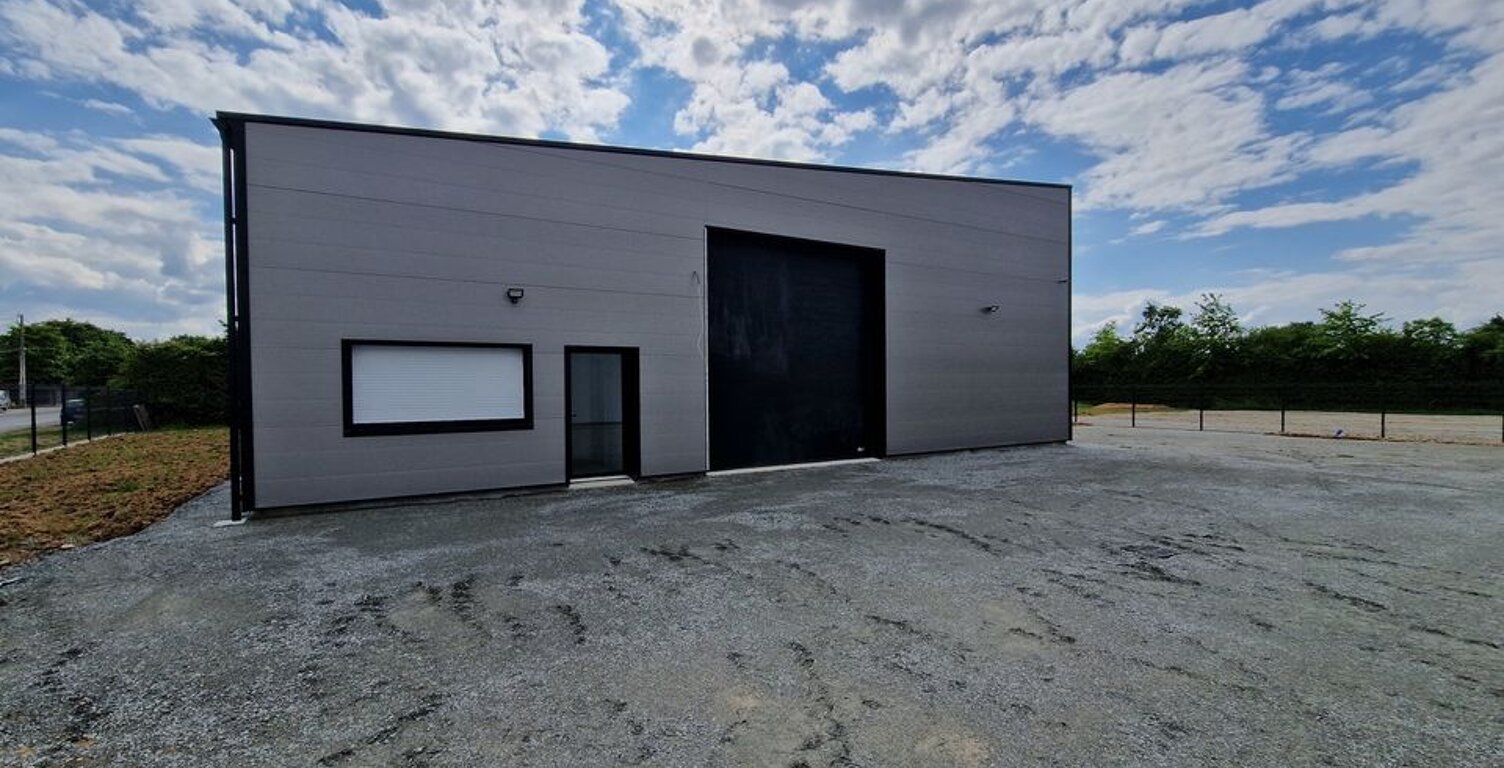 Bâtiment artisanal de 320m² à louer à La Pommeraye — photo 1