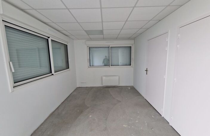 Bâtiment artisanal de 320m² à louer à La Pommeraye — photo 3