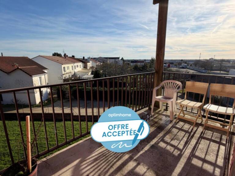 LA ROCHE SUR YON (85), PROCHE ZONE COMMERCIALE ET CENTRE VILLE APPARTEMENT T2 AVEC TERRASSE ET PARKING — photo 1