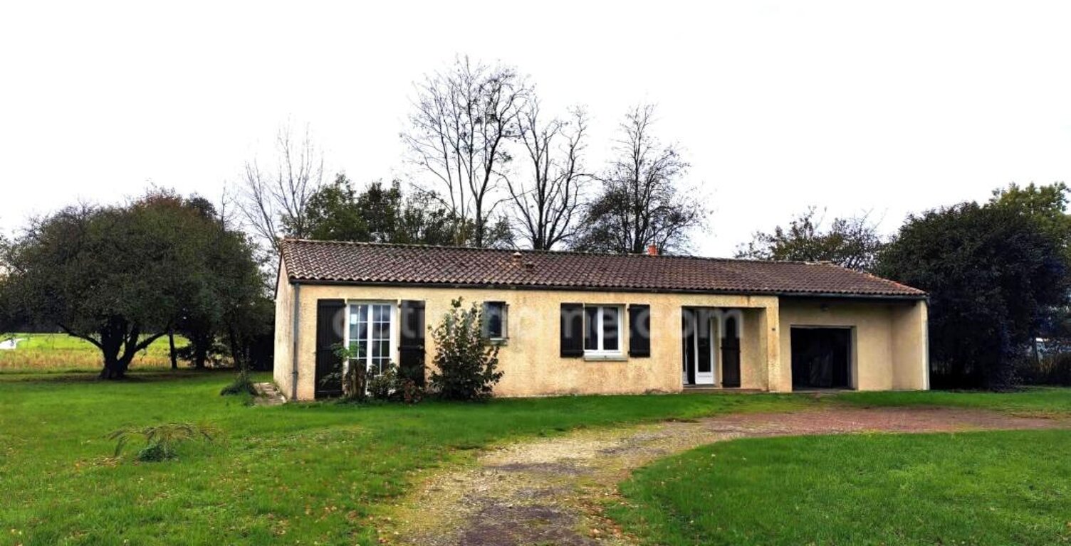 Maison à vendre 4 pièces VARZAY (17) — photo 1