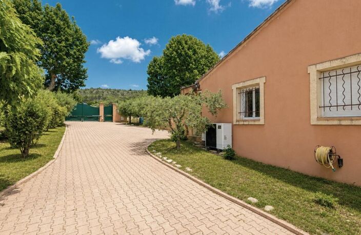MERINDOL (84) | Maison de plain pied : 168 m² habitables / 2 gîtes / terrain de 870 m² / piscine — photo 5
