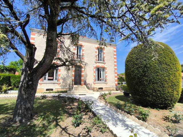 Charme de l'Ancien et volumes Exceptionnels "Maison de Maître à Rénover" — photo du bien