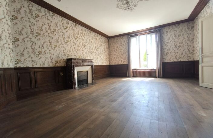 Charme de l'Ancien et volumes Exceptionnels "Maison de Maître à Rénover" — photo 3