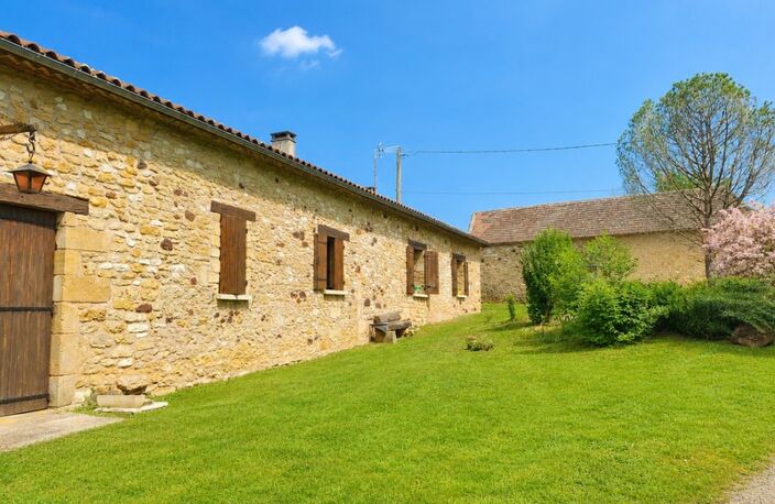 Longère en pierre avec 3 chambres - Dépendances - 2.76 hectares - proche de MONFLANQUIN (Lot-et-Garonne) — photo 2