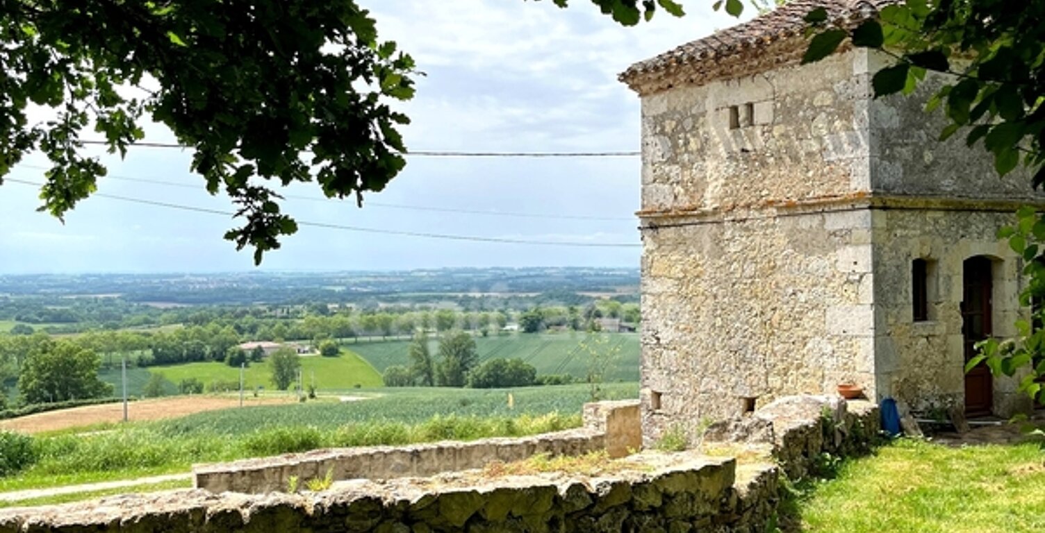Ensemble de charme & de caractère : château, conciergerie & tour de guêt du XVIIIème près de Saint-Clar (32) — photo 1