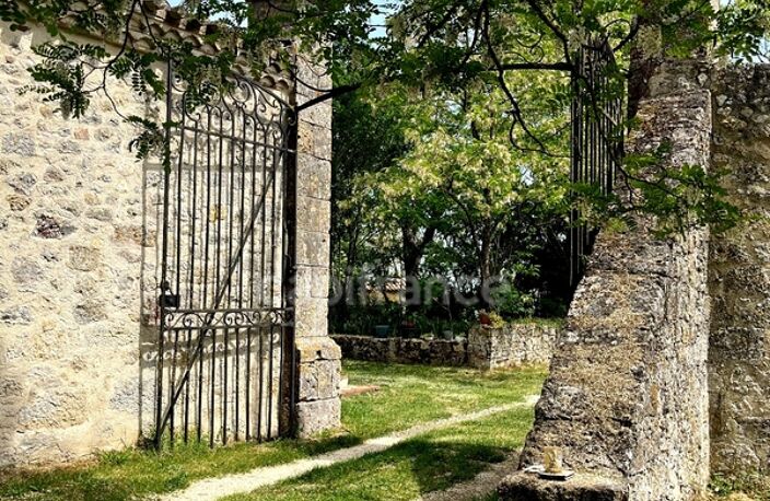 Ensemble de charme & de caractère : château, conciergerie & tour de guêt du XVIIIème près de Saint-Clar (32) — photo 2