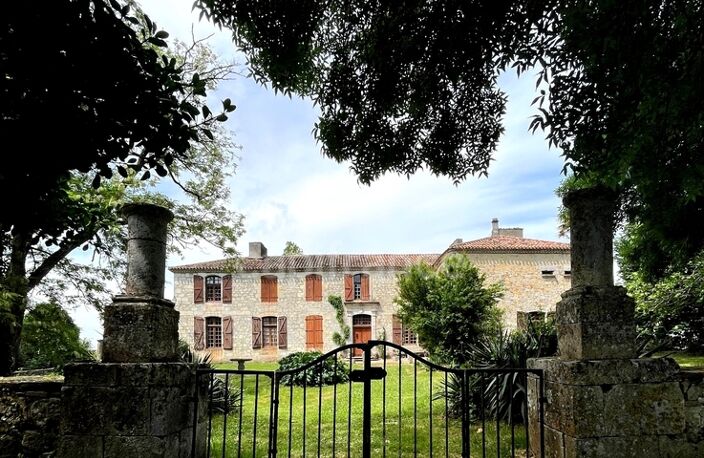 Ensemble de charme & de caractère : château, conciergerie & tour de guêt du XVIIIème près de Saint-Clar (32) — photo 3