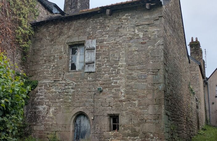 GUEMENE SUR SCORFF IMMEUBLE DE RAPPORT COMPOSÉ D' UN APPARTEMENT DE 153m² ENVION, D UN STUDIO DE 38m2 LOCAUX COMMERCIAUX, 1 MAISON EN PIERRE SOUS ARDOISES À RÉNOVER UNE PARCELLE DE 698m² — photo 4