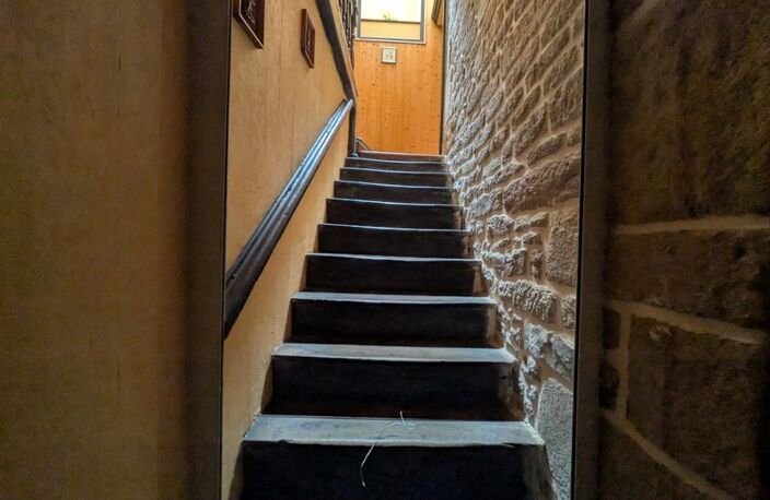 GUEMENE SUR SCORFF IMMEUBLE DE RAPPORT COMPOSÉ D' UN APPARTEMENT DE 153m² ENVION, D UN STUDIO DE 38m2 LOCAUX COMMERCIAUX, 1 MAISON EN PIERRE SOUS ARDOISES À RÉNOVER UNE PARCELLE DE 698m² — photo 5