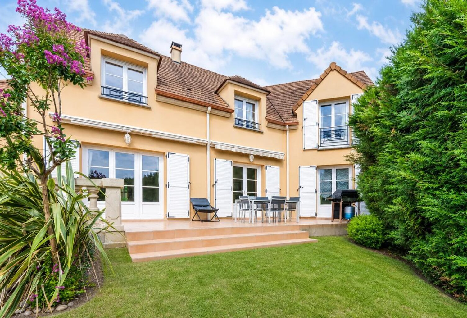 Grande maison familiale de 8 pièces – 212 m² à Triel-sur-Seine — photo 1