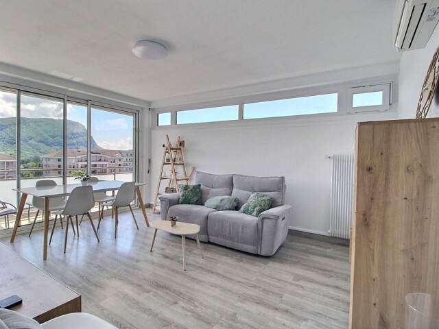 Appartement À Vendre — photo du bien