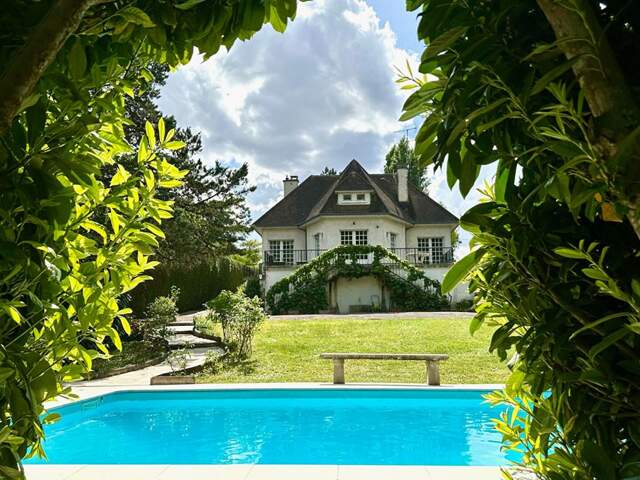 A VENDRE Secteur recherché AMILLY - SPACIEUSE MAISON, PISCINE, JARDIN, ACCES  PRIVATIF AU CANAL DE BRIARE — photo du bien