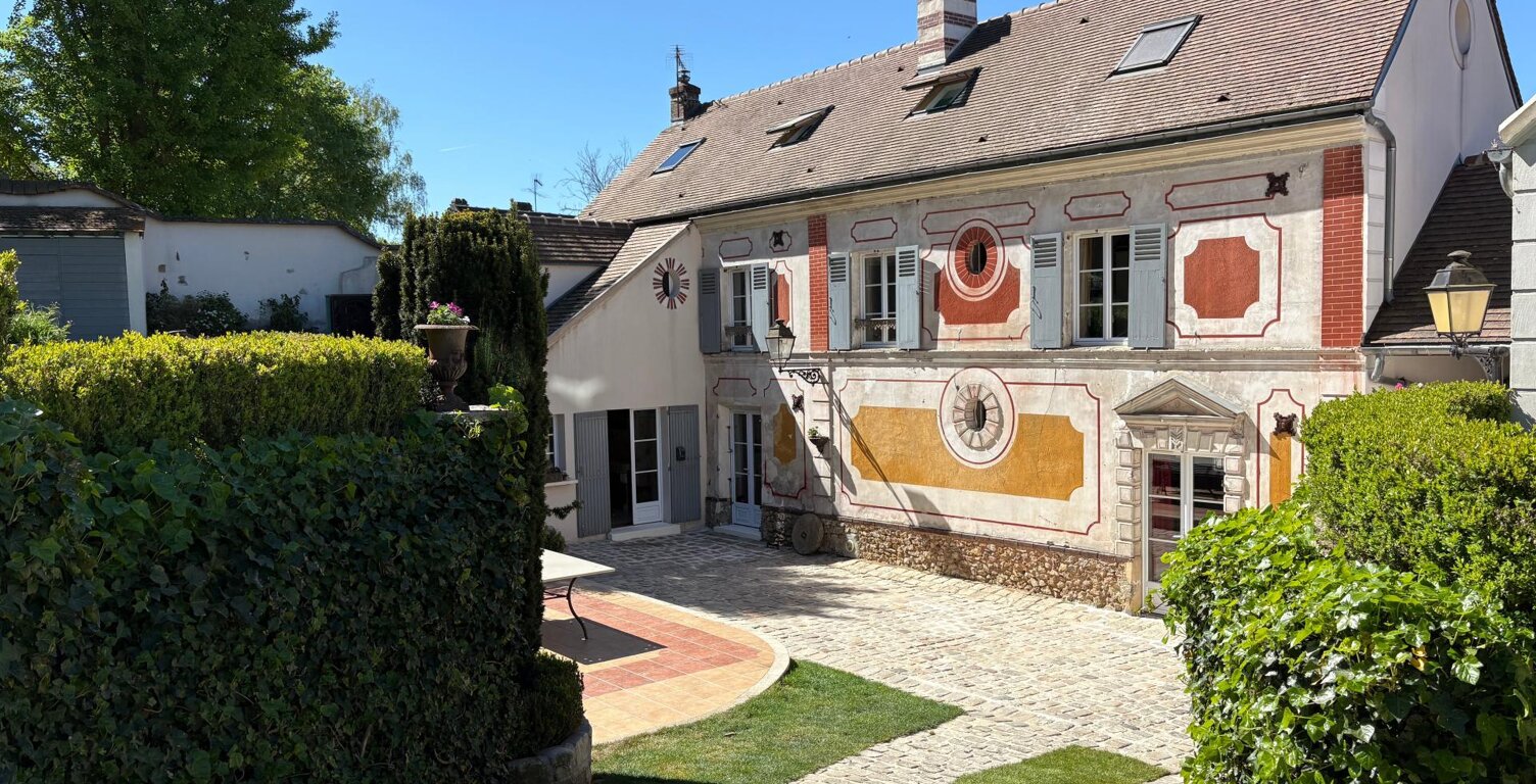 MAISON DE MAITRE AVEC DEPENDANCES — photo 1