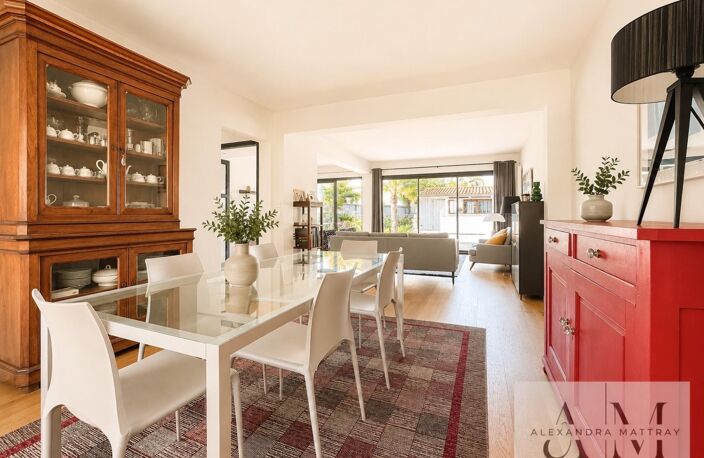 BORDEAUX CAUDÉRAN  PARC BORDELAIS | MAISON FAMILIALE  164 M²  4/5 CHAMBRES  PISCINE CHAUFFÉE  STATIONNEMENT — photo 2