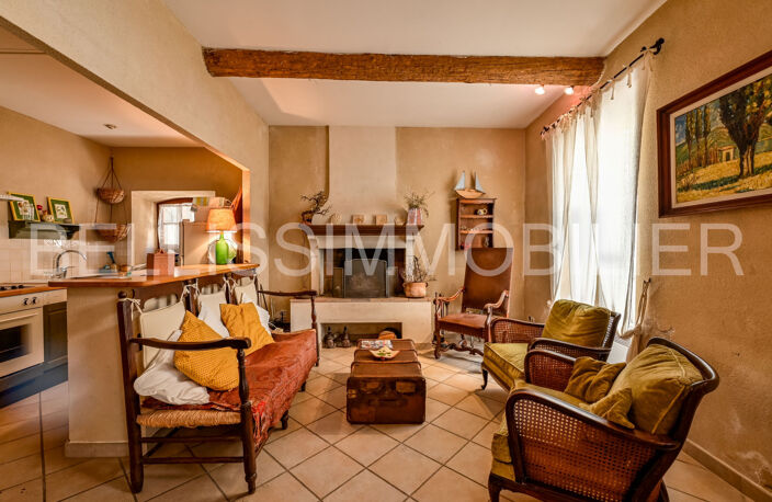 EYGUiÈRES   MAISON PROVENÇALE DE CARACTÈRE AU CHARME SINGULI — photo 2