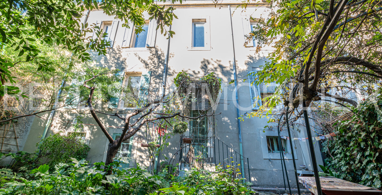 Maison de ville d'époque 1900 avec ravissant jardin arboré — photo 1
