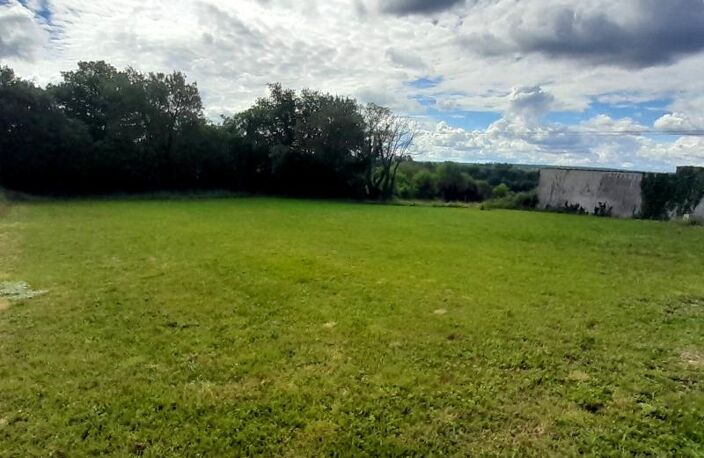 Terrain à bâtir viabilisé de 847,00 m² CHAMPNIERS (16) — photo 2