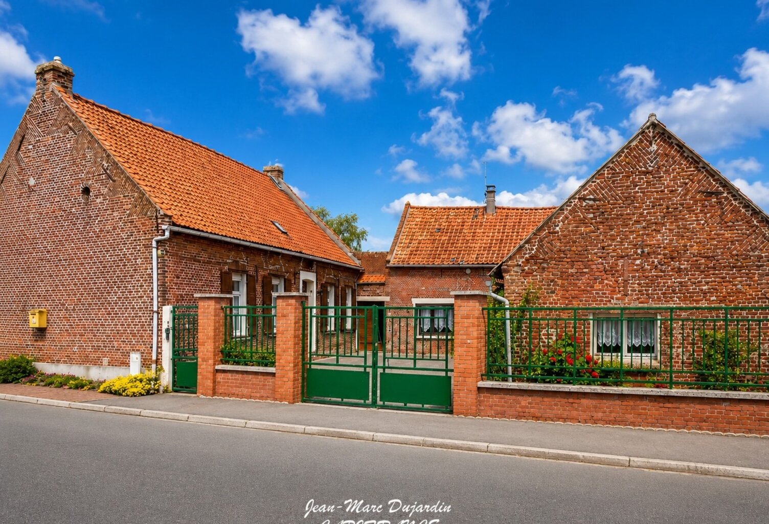 **WANDIGNIES-HAMAGE – Fermette de caractère, jardin clos et beau potentiel d’aménagement** — photo 1