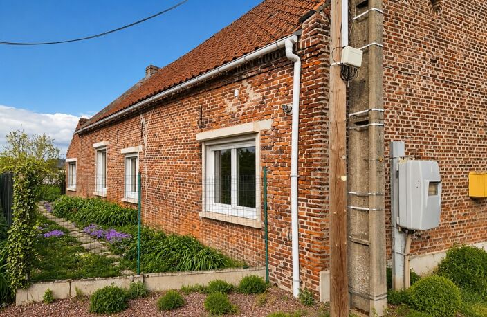 **WANDIGNIES-HAMAGE – Fermette de caractère, jardin clos et beau potentiel d’aménagement** — photo 4