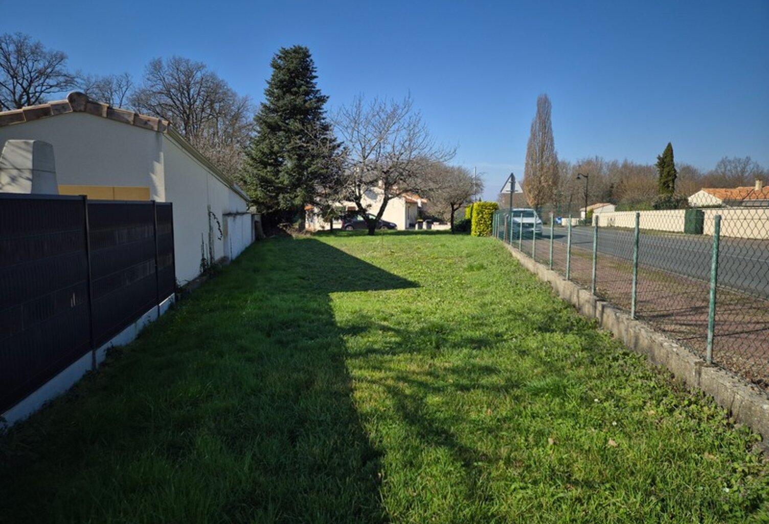 Terrain de 400 m2, 200 m à pied des commerces du bourg — photo 1